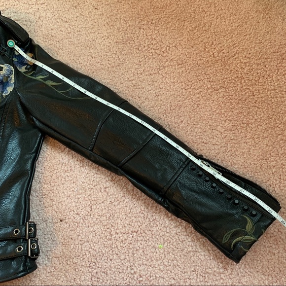 EUC Vigoss floral/stud faux leather jacket. Size M - Picture 10 of 12